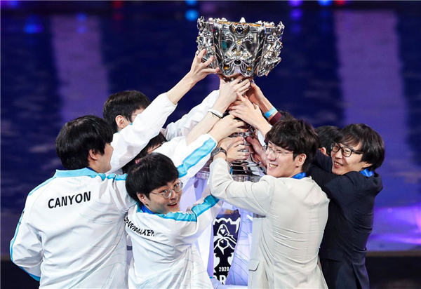 Anyone's Legend 击败 ThunderTalk Gaming ， Ninjas in Pyjamas 战胜 FunPlus Phoenix 在 LPL Split 2 2025