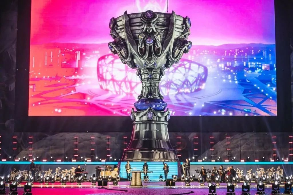 作为LCK现存的两位全球总冠军射手，Deft和Viper这次在联赛中的交手堪称万众期待