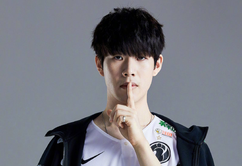 扎金花中的“看牌频率”：为什么频繁看牌是新手暴露心理不安的标志？（从看牌频率看人：为何炸金花里频繁看牌多是新手心虚的信号？）