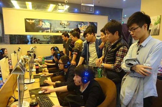 DG整活战斗之夜＂无间道＂短片：以前没得选 现在领皮肤真的很简单